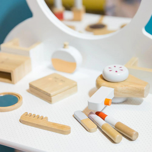 ICONIC WOODEN TOY - BEAUTY KIT